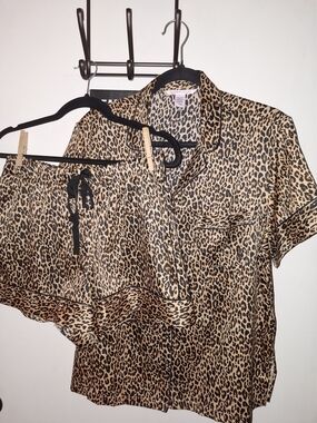 Victoria's Secret Leopard Print Satin Pajama Set Women's shorts M
